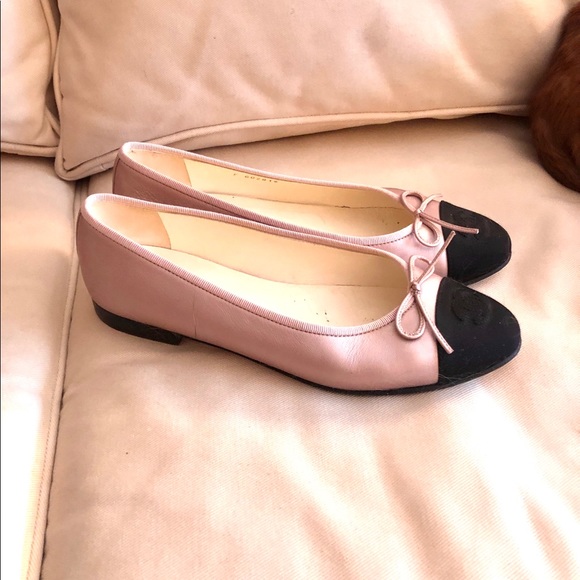 CHANEL Shoes - 🎀HP🎀Rare CHANEL BALLERINA FLATS CAP TOE SHOES 🎀